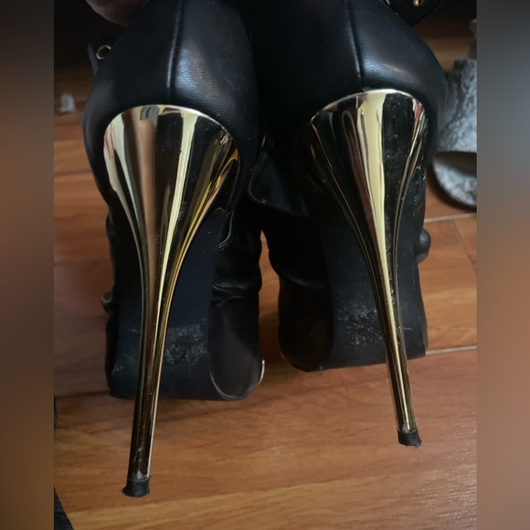 Gold & Leather Stilettos! - Picture 3 of 3
